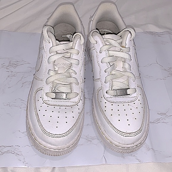 Nike AF1 Air Force One classic white sneakers size 6.5Y - Picture 2 of 7